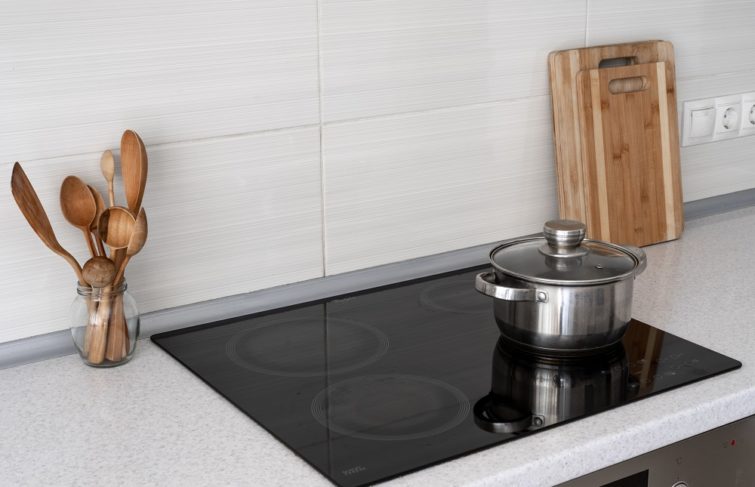 Image de l'article: Plaque de cuisson gaz et électrique : comparatif 2026 pour économiser - Actualités énergie JeSwitch